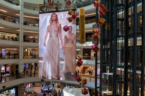 Hanging-LED-Screens-for-Shopping-Mall.webp - Professional LED Display Manufacturer in China – IvanLED
