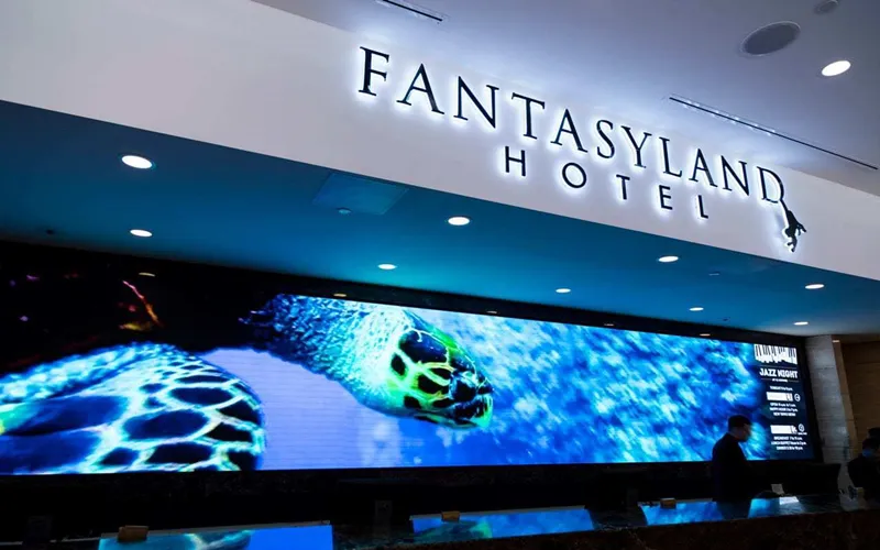 Hotel-lobby-LED-wall.webp - Professional LED Display Manufacturer in China – IvanLED